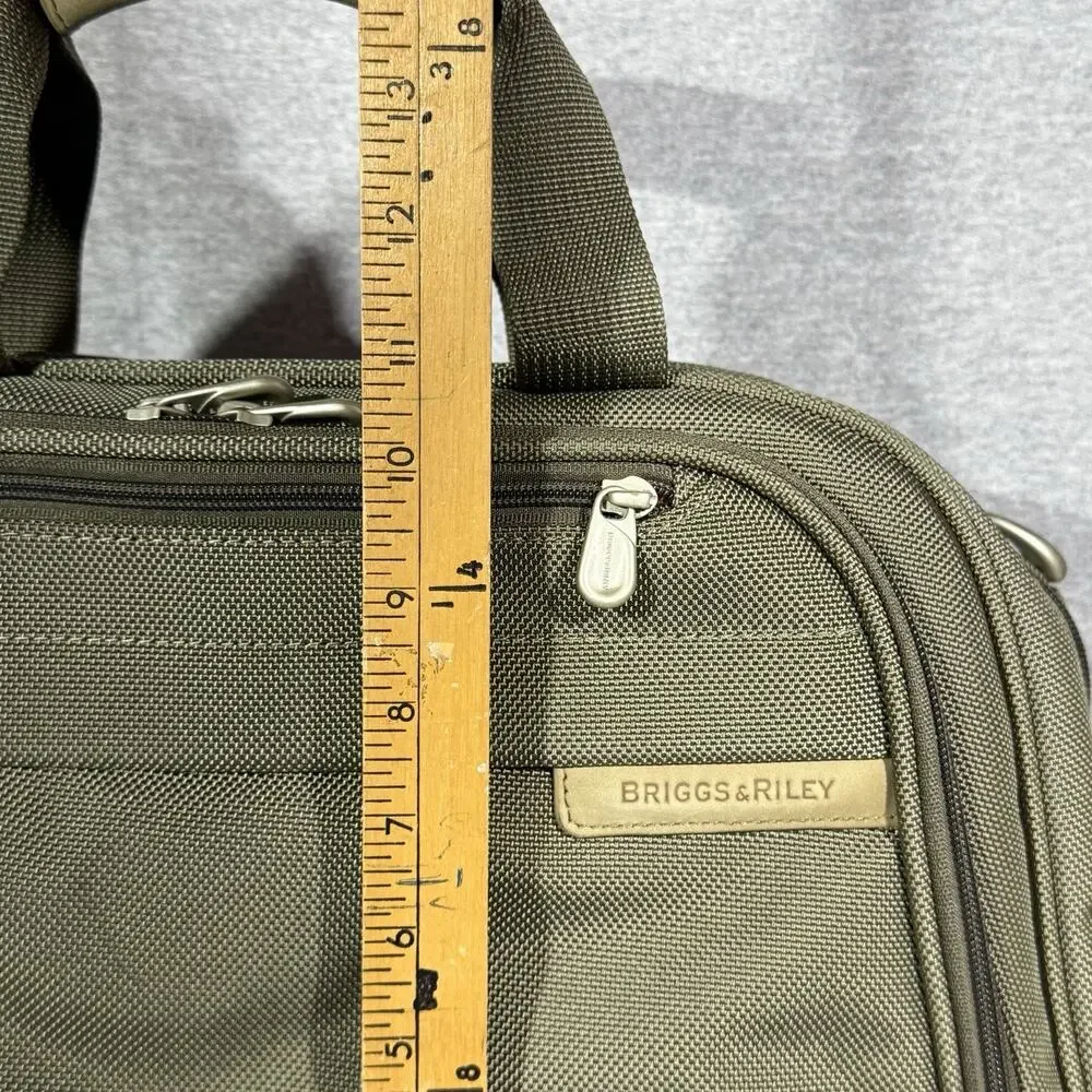 Briggs & Riley 226-7 Olive Ballistic Nylon Duffel Bag Carry On Travel Tag Intact